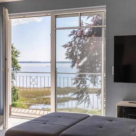 Apartment Seesuite Mit Seeblick Am Koelpinsee